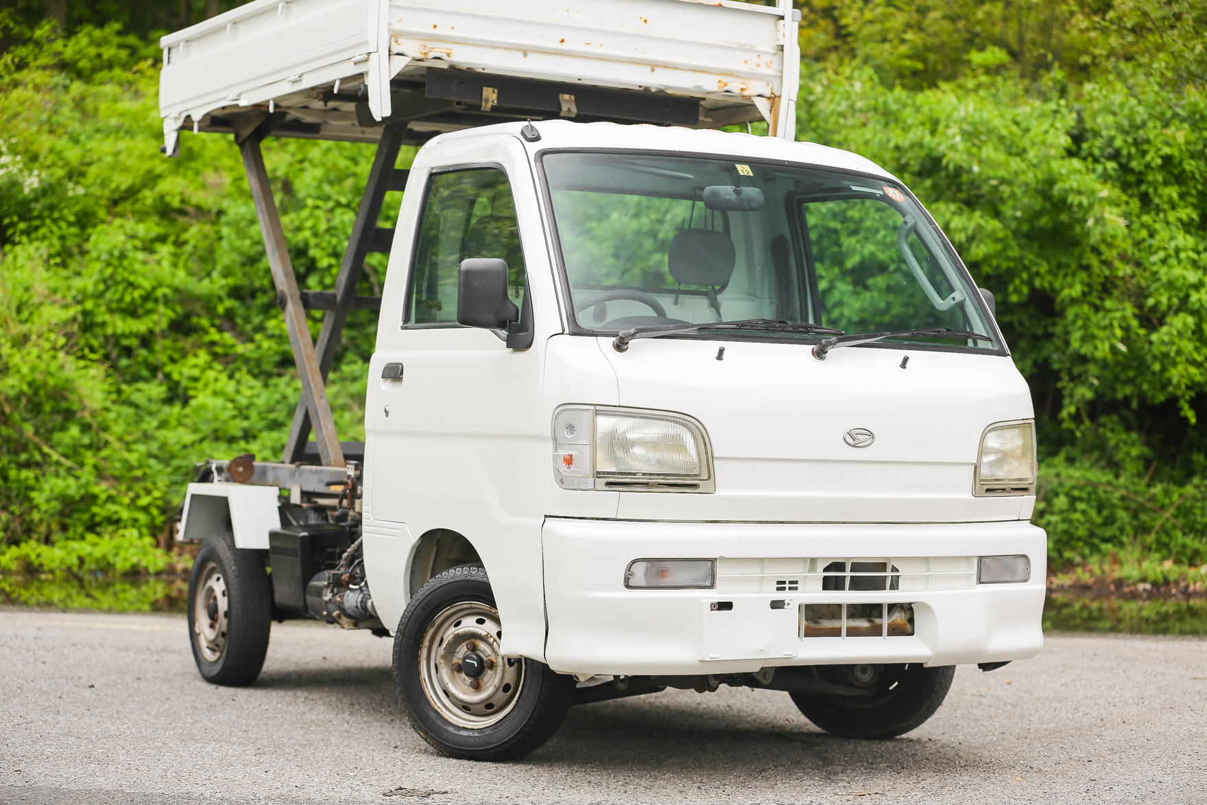 1999 Daihatsu Hijet Scissor Dump - $15,500